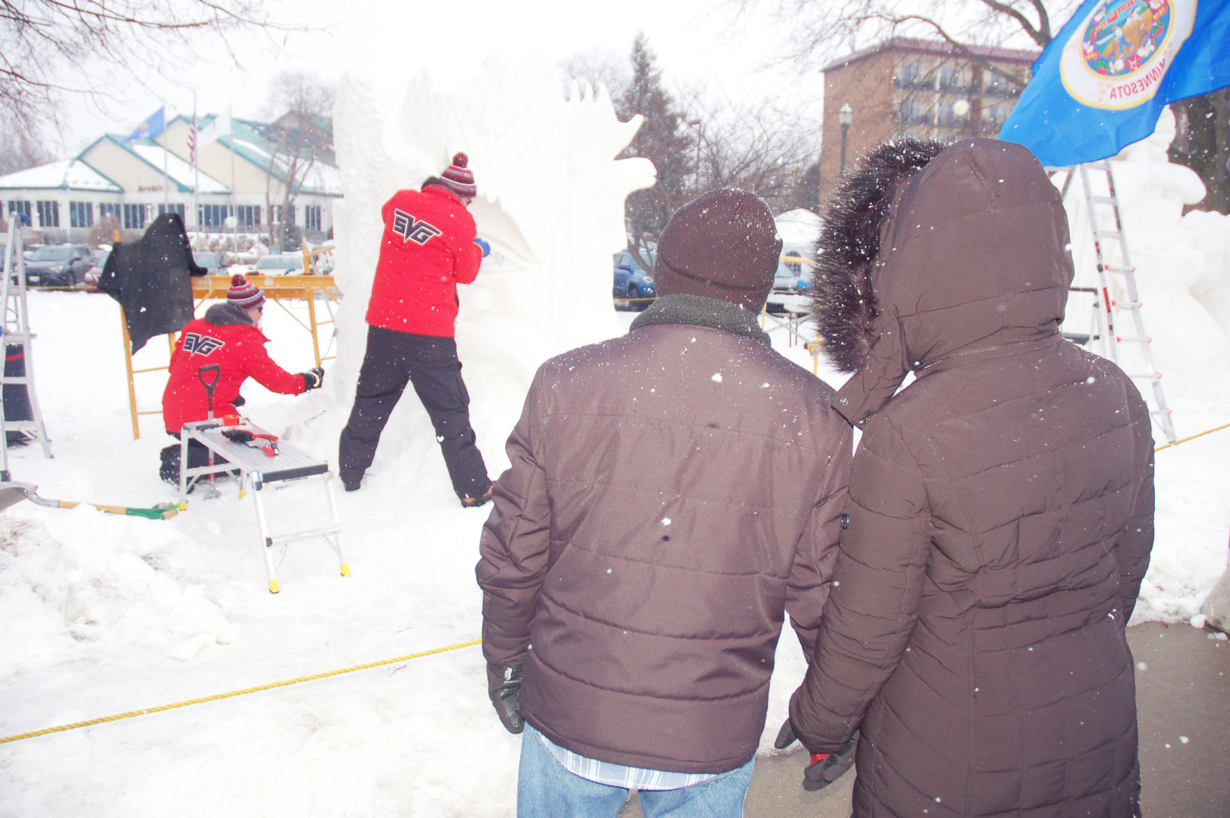 Fans bundle up and watch snow sculptors